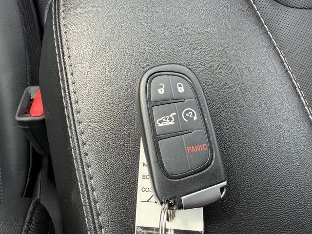 Used 2019 Jeep Cherokee Limited AWD/4WD image 16