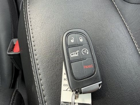 Used 2019 Jeep Cherokee Limited AWD/4WD image 16