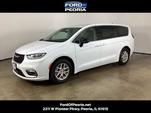 Used 2024 Chrysler Pacifica Touring-L FWD image 1