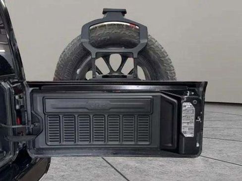 Used 2021 Jeep Wrangler Unlimited Sahara image 32