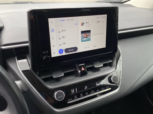 Used 2025 Toyota Corolla LE image 29