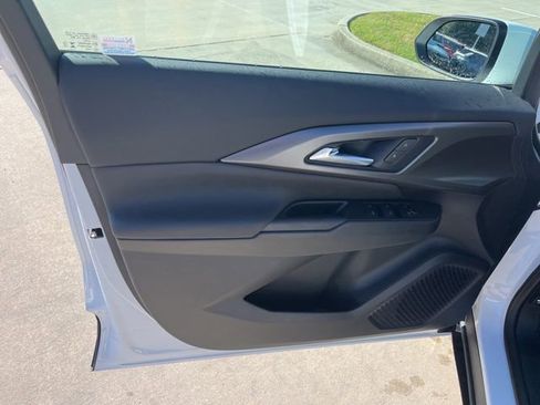 New 2026 Chevrolet Equinox EV LT image 14