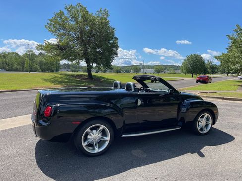 Used 2003 Chevrolet SSR w/ Preferred Equipment Group image 24