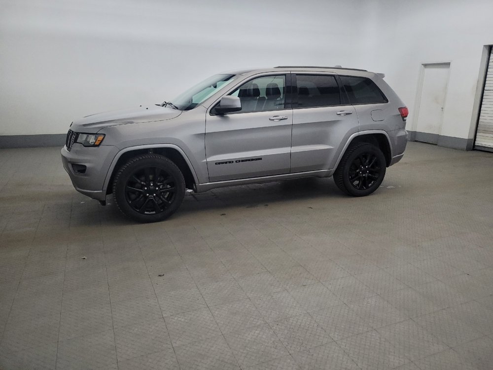 Used 2017 Jeep Grand Cherokee Altitude AWD/4WD image 3
