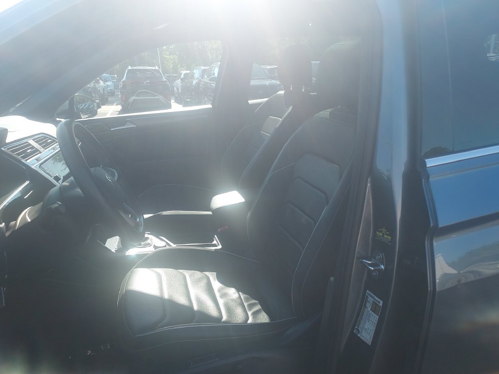 Used 2023 Volkswagen Tiguan SEL R-Line AWD/4WD image 31