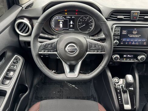 Used 2022 Nissan Versa SR image 13