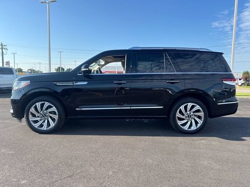 Used 2023 Lincoln Navigator Reserve AWD/4WD image 3
