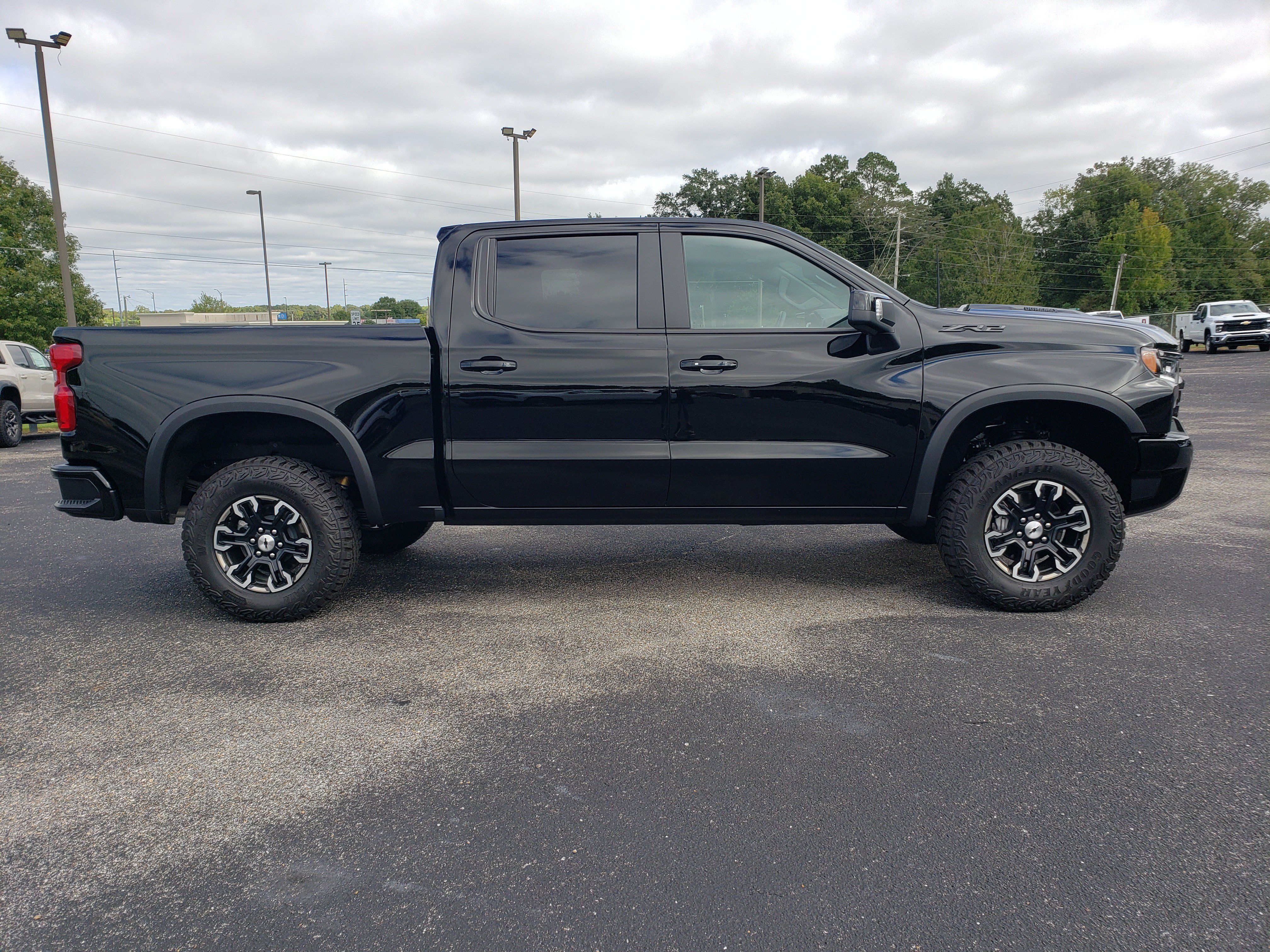 Used 2026 Chevrolet Silverado 1500 ZR2 w/ LPO, Dark Essentials Package AWD/4WD image 5