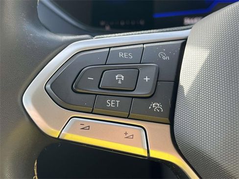 Certified 2022 Volkswagen Taos SE w/ IQ.Drive SE Package image 20