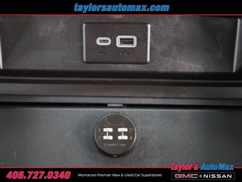 Used 2024 GMC Yukon AT4 w/ Technology Package AWD/4WD image 27