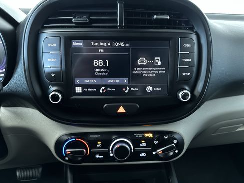 Used 2025 Kia Soul LX w/ LX Technology Package FWD image 18