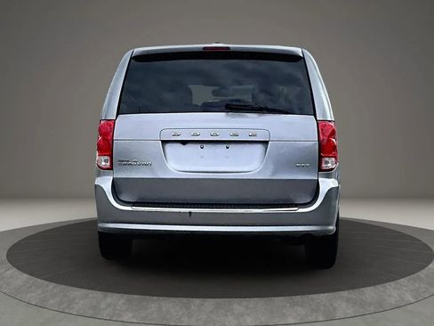 Used 2020 Dodge Grand Caravan SXT FWD image 4