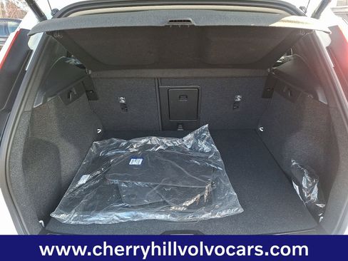 Certified 2025 Volvo XC40 B5 Core w/ Protection Package Premier image 30