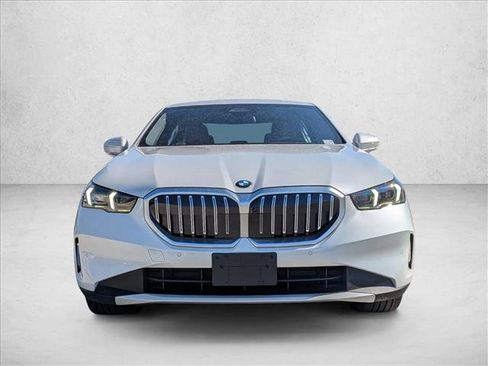 Used 2025 BMW 530i xDrive w/ Premium Package image 2