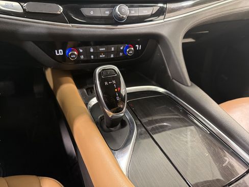 Used 2018 Buick Enclave Premium w/ LPO, Cargo Package FWD image 19