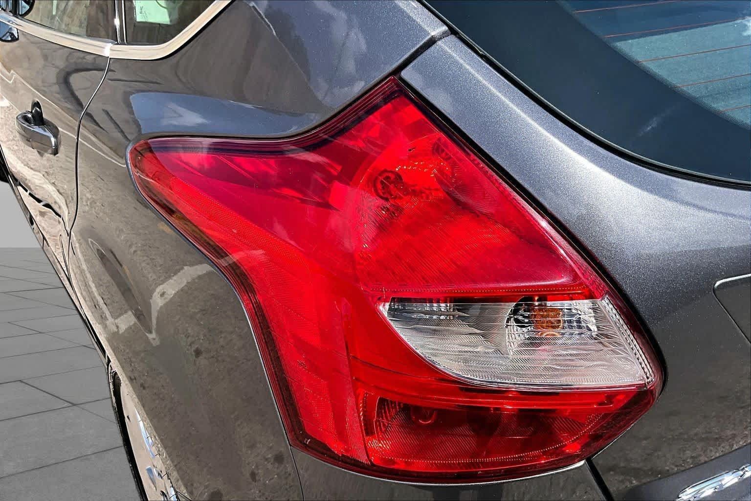Used 2013 Ford Focus Titanium FWD image 28