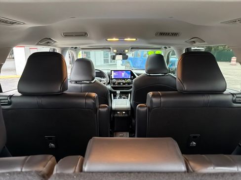 Used 2023 Toyota Highlander L image 36