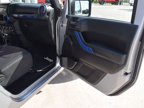 Used 2015 Jeep Wrangler Unlimited Sport w/ Connectivity Group image 15