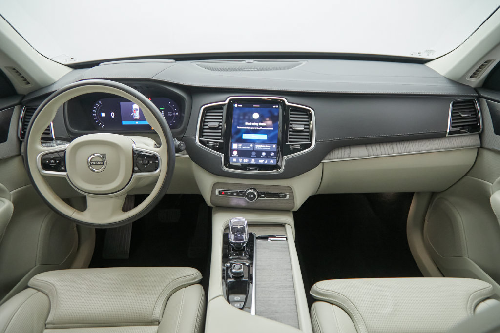 Certified 2025 Volvo XC90 T8 Ultra w/ Protection Package Premier AWD/4WD image 27