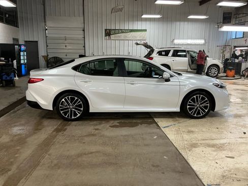 Used 2025 Toyota Camry XLE image 6