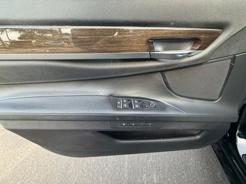 Used 2009 BMW 750i RWD image 44
