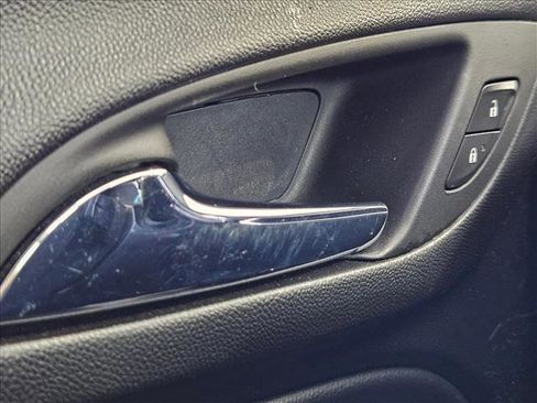 Used 2021 Chevrolet Equinox LT image 15