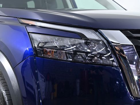 Used 2024 Nissan Pathfinder SV AWD/4WD image 12