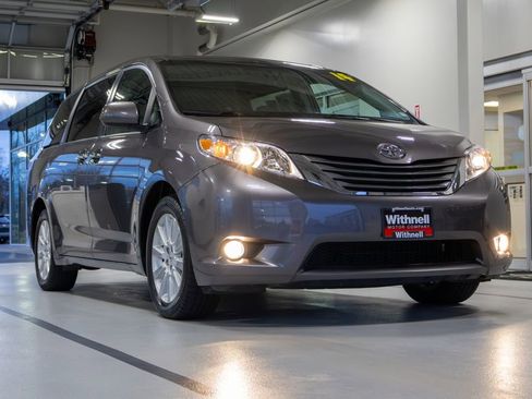 Used 2014 Toyota Sienna XLE w/ XLE Premium Package image 2