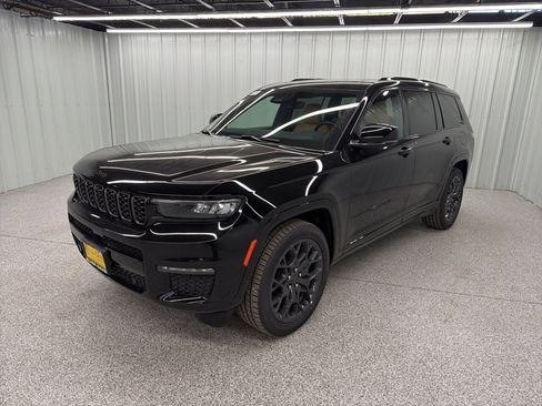 New 2025 Jeep Grand Cherokee L Summit image 3