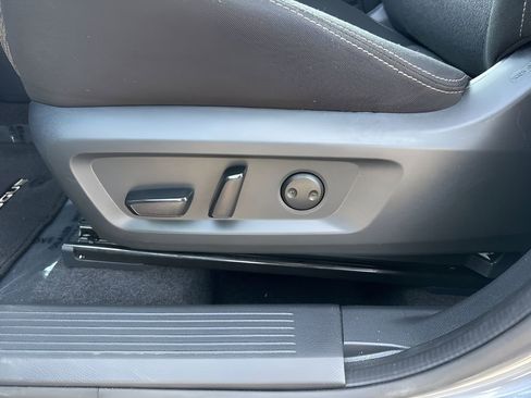 Used 2025 Nissan Rogue SV FWD image 10