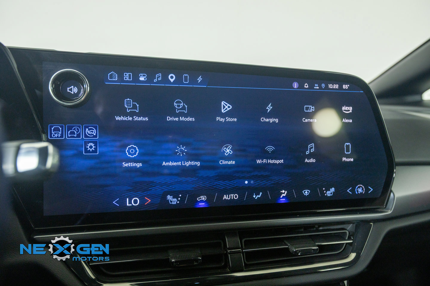 Used 2024 Chevrolet Equinox EV RS FWD image 20