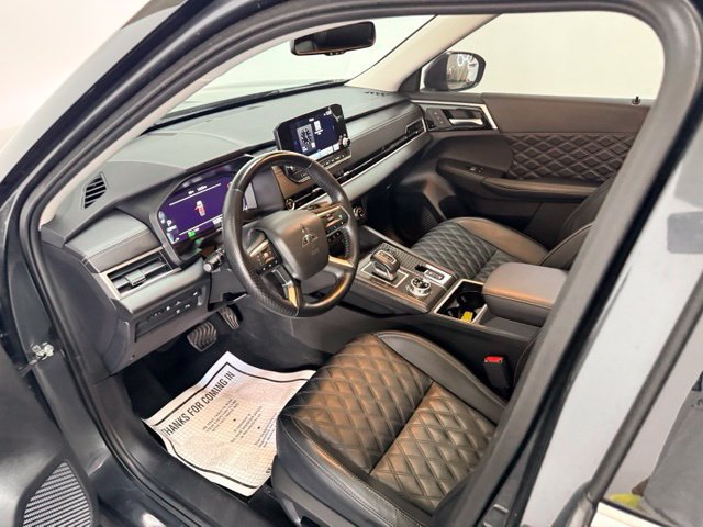 Used 2025 Mitsubishi Outlander 4WD Plug-In Hybrid image 12