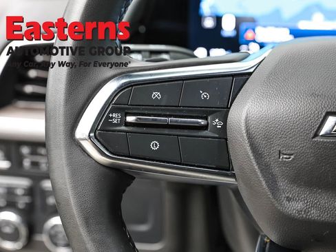 Used 2025 Chevrolet Suburban Z71 image 15