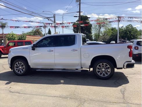 Used 2019 Chevrolet Silverado 1500 High Country w/ Technology Package AWD/4WD image 9