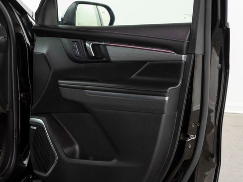 Used 2025 Buick Enclave Preferred image 16