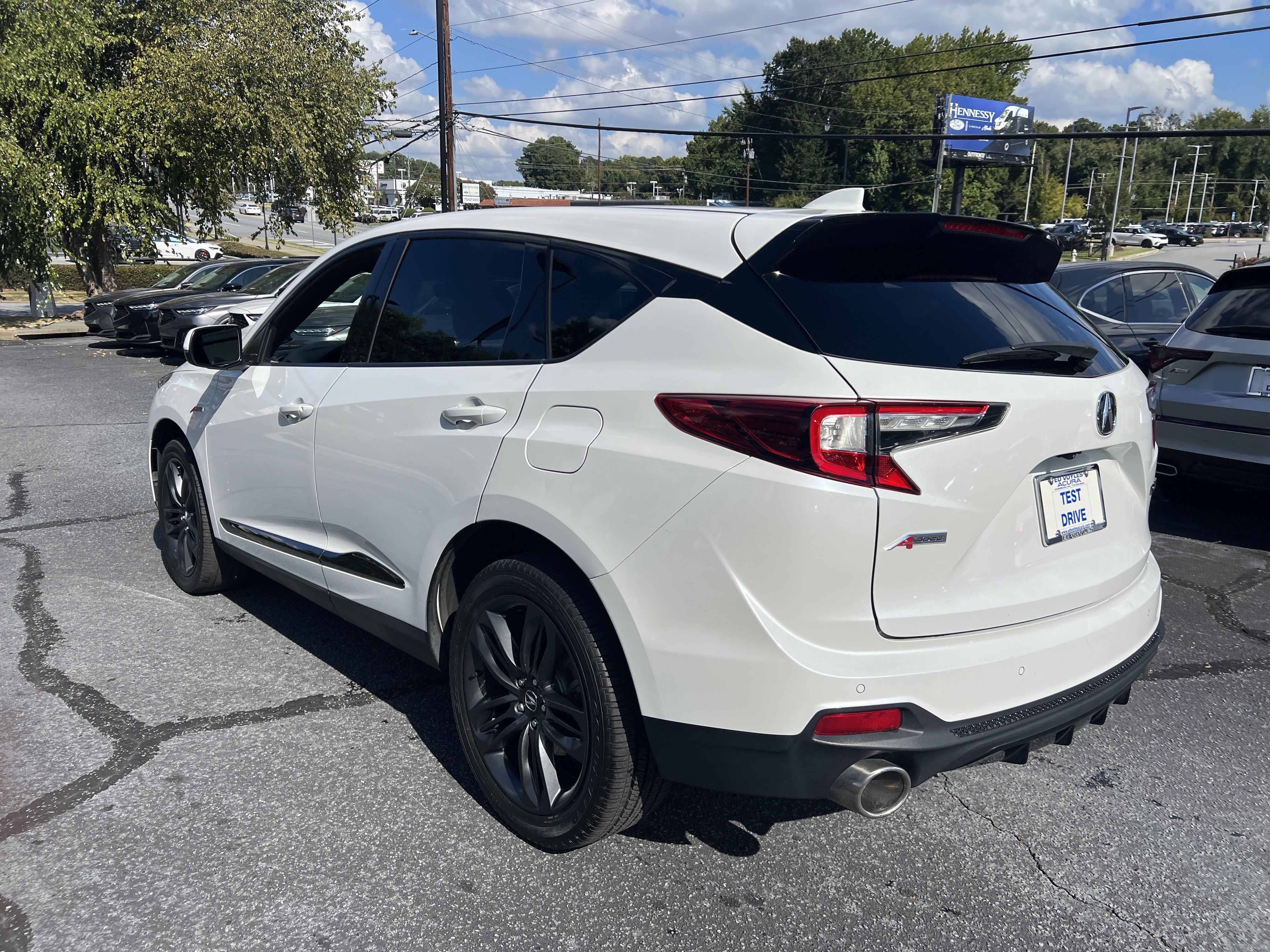 Used 2023 Acura RDX w/ Advance Package FWD image 3