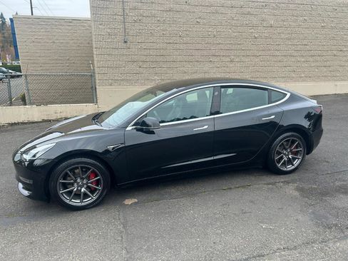 Used 2019 Tesla Model 3 Mid Range RWD image 8
