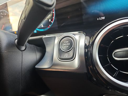 Used 2020 Mercedes-Benz GLB 250 4MATIC w/ Premium Package image 20