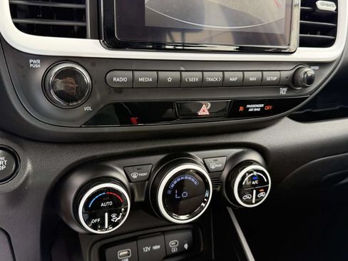 Certified 2023 Hyundai Venue Limited FWD image 29