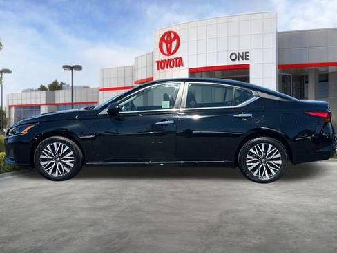 Used 2025 Nissan Altima 2.5 SV AWD/4WD image 8