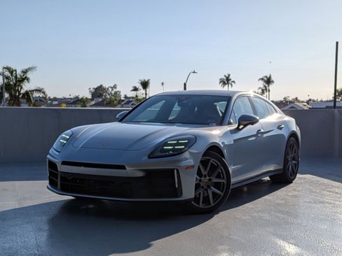 New 2025 Porsche Panamera image 1