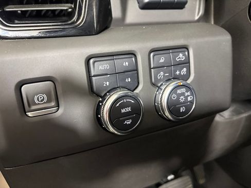 Used 2023 GMC Sierra 1500 AT4 w/ Technology Package AWD/4WD image 27