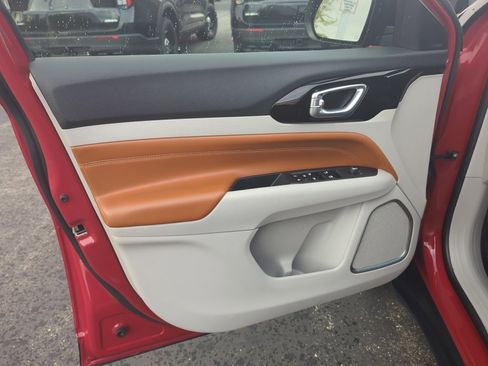 Used 2024 Jeep Compass Limited image 14