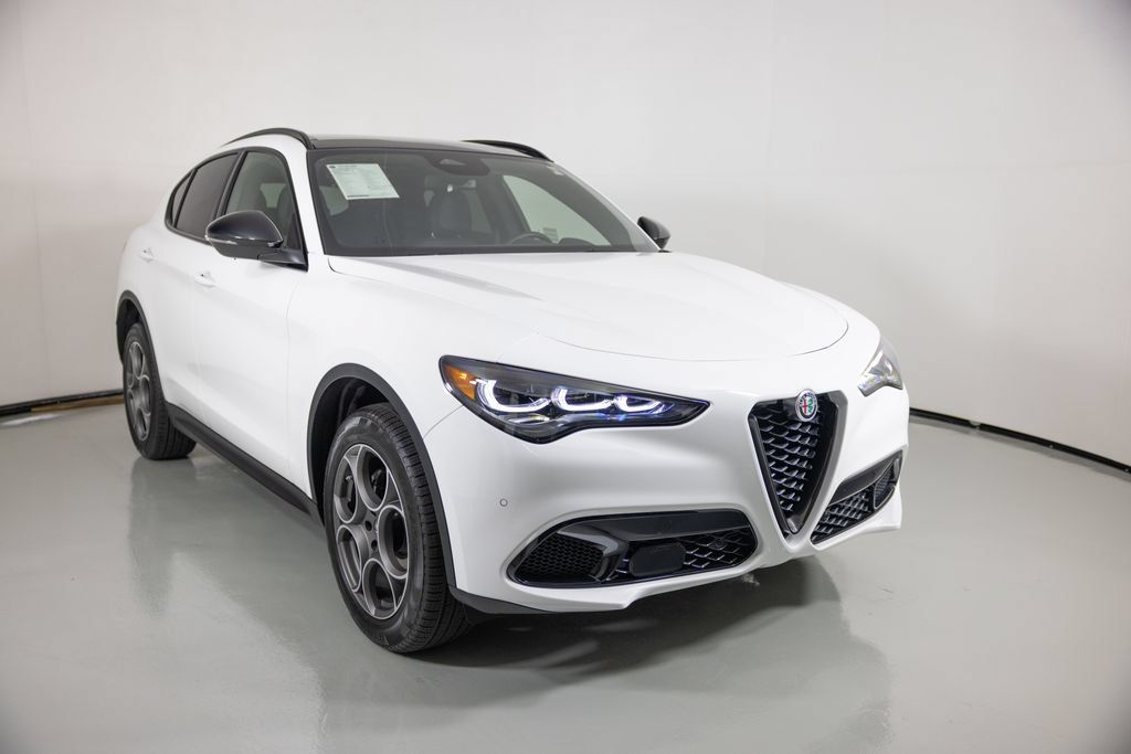 New 2025 Alfa Romeo Stelvio Sprint w/ Convenience Package AWD/4WD image 5