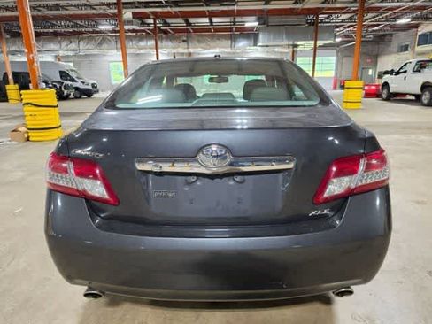 Used 2011 Toyota Camry XLE w/ SE/XLE Extra-Value Pkg FWD image 5