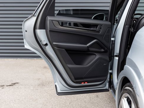 New 2026 Porsche Cayenne GTS image 25