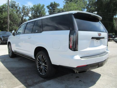 Used 2026 Cadillac Escalade ESV Platinum Sport w/ LPO, Floor Liner Package AWD/4WD image 6