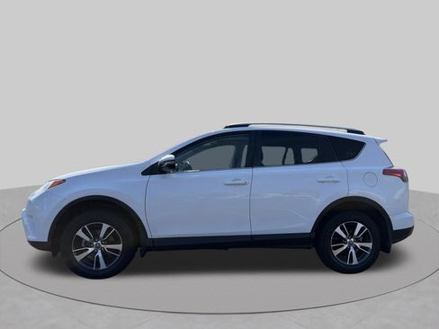 Used 2018 Toyota RAV4 XLE AWD/4WD image 2