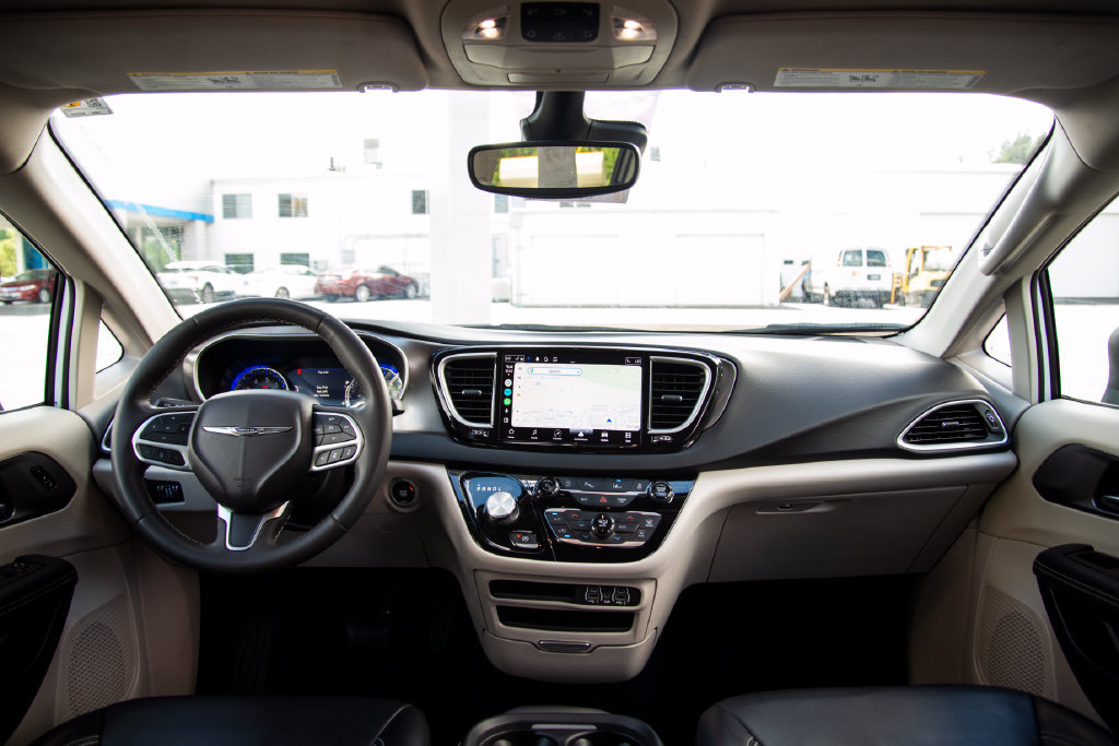 Used 2023 Chrysler Pacifica Touring-L FWD image 15