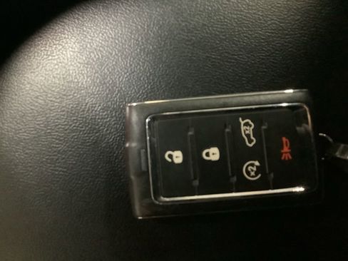 Used 2023 Jeep Grand Cherokee L Laredo image 40